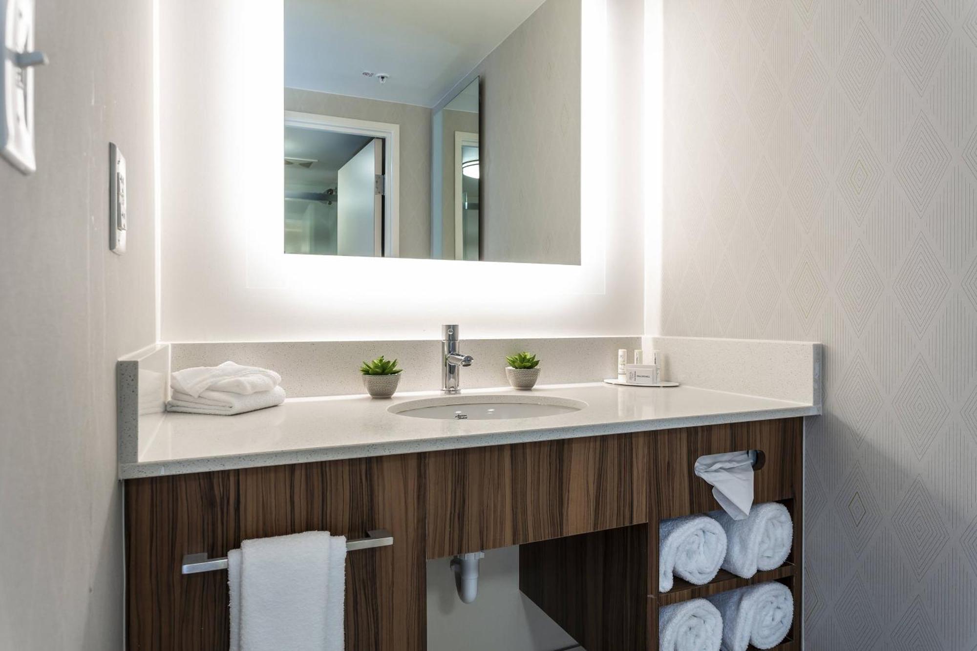 Springhill Suites By Marriott Austin The Domain Area Екстериор снимка